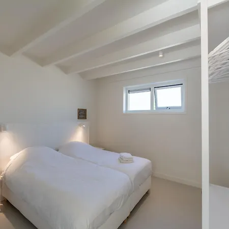 Fantastic With Double Bathroom Within Walking Distance Of The *